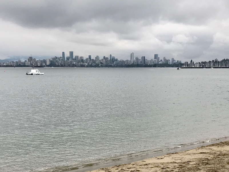 Jericho Beach mit Skyline von Vancouver